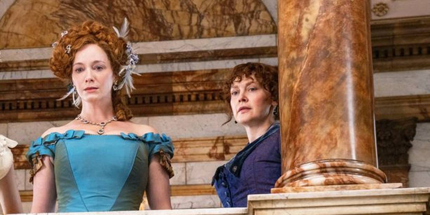 Саймон Кирби в роли Лоры Тествей в The Buccaneers