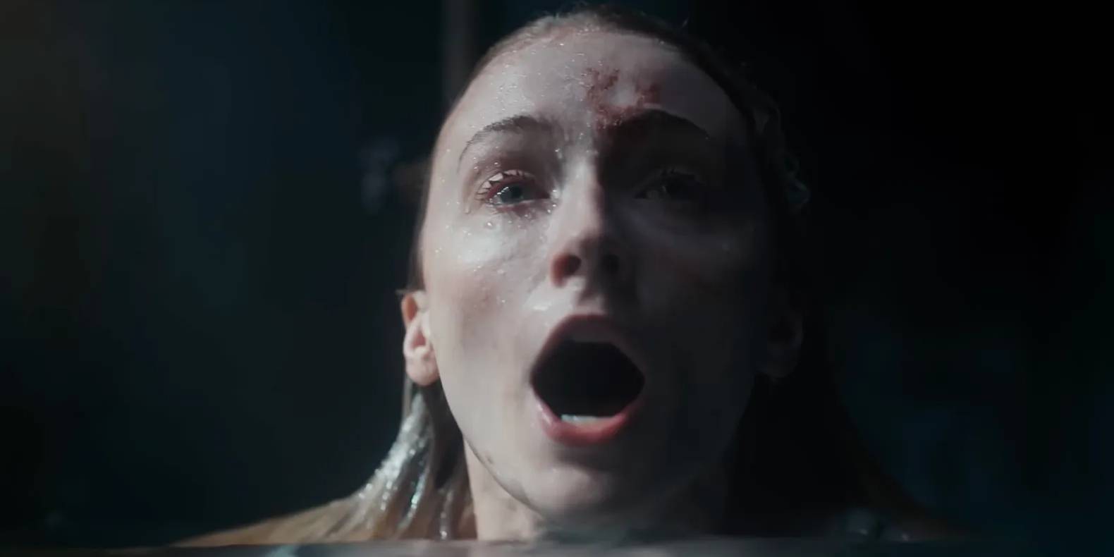 Софи Татур в "Trust" (1)