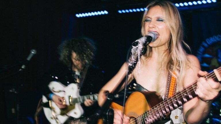 Я только что увидел Рика и Морти вживую на концерте, и вам обязательно нужно послушать их новый сингл!