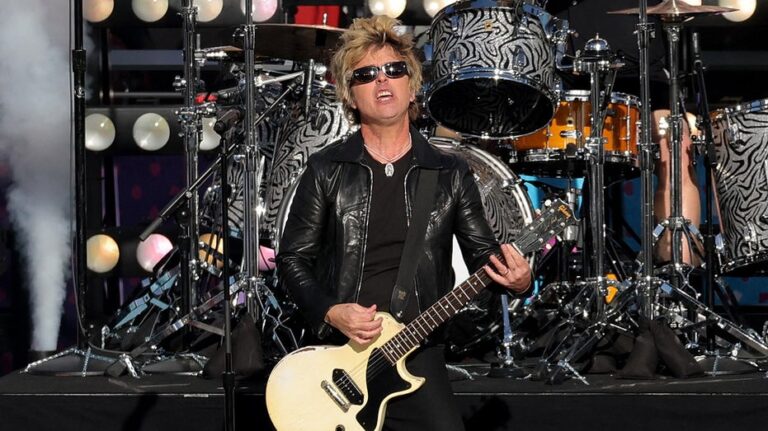 Концерт Green Day на Super Bowl LX вызвал критику за отсутствие политических заявлений