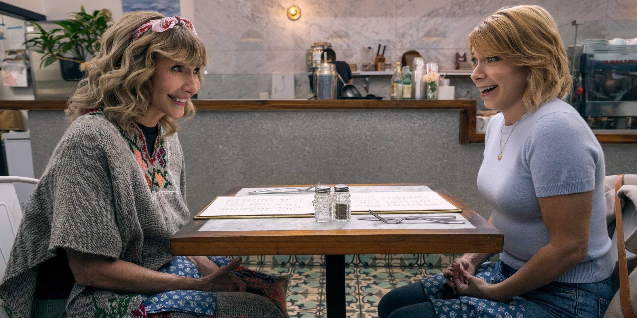 Мэри Стенбурген и Мэри Элизабет Эллис в фильме "A Man on the Inside"