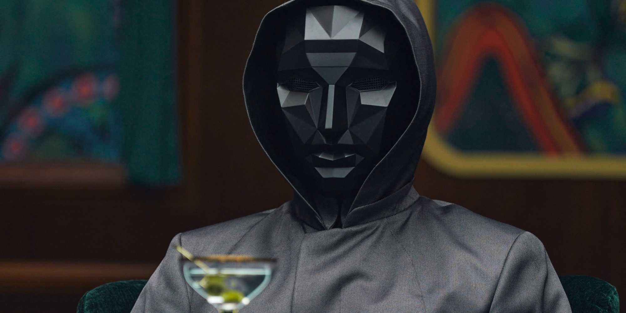 Фронт Мэн разговаривает с VIP-ами в Squid Game, 3 сезон