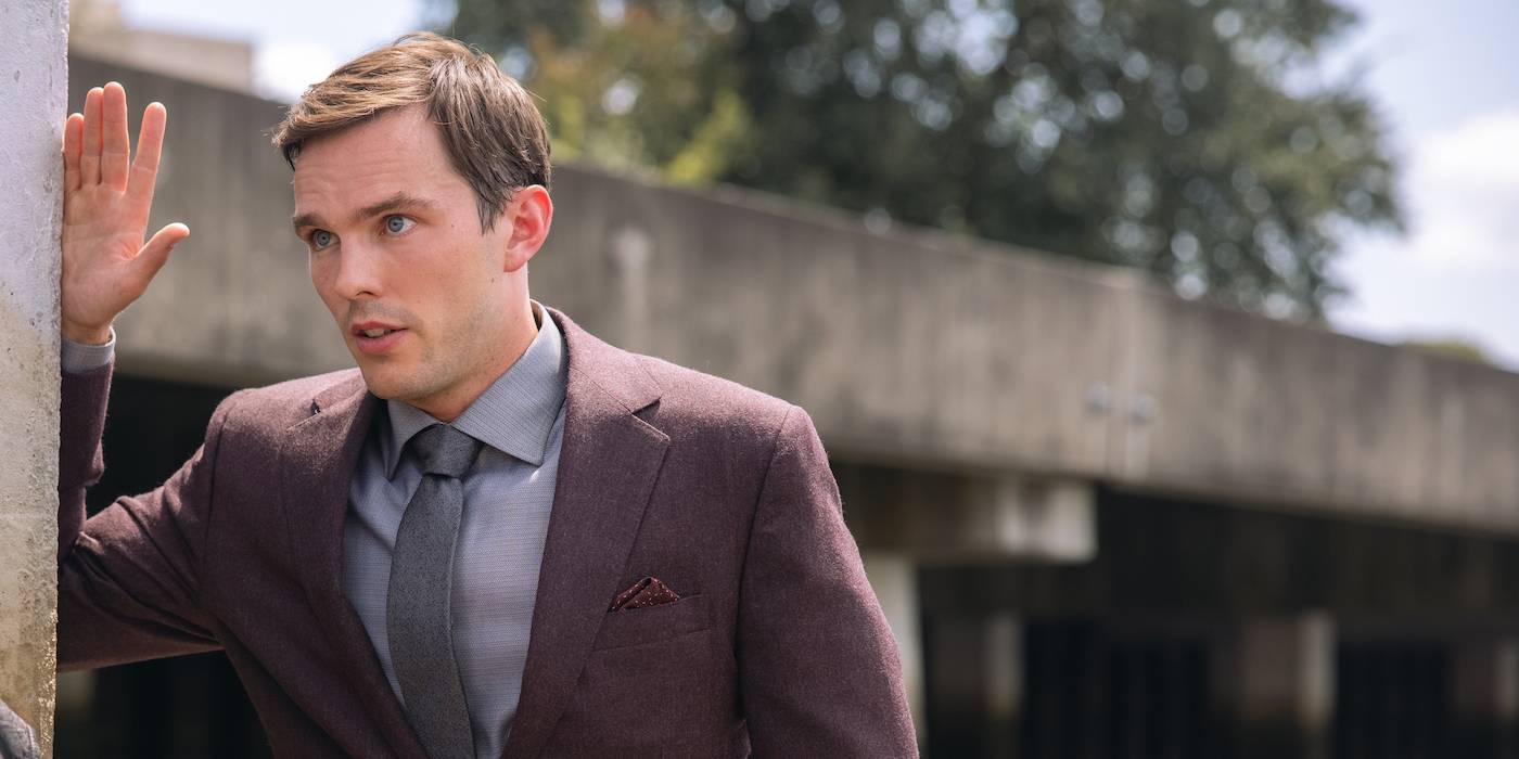 Тилер выглядит встревоженным в The Menu