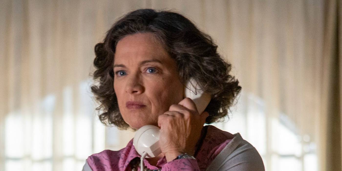 Доктор Стантон по телефону в "The Midnight Club"