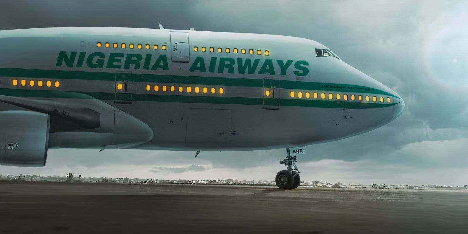 Внешняя часть самолета Nigerian Airways на взлетно-посадочной полосе во время захвата в 1993 году