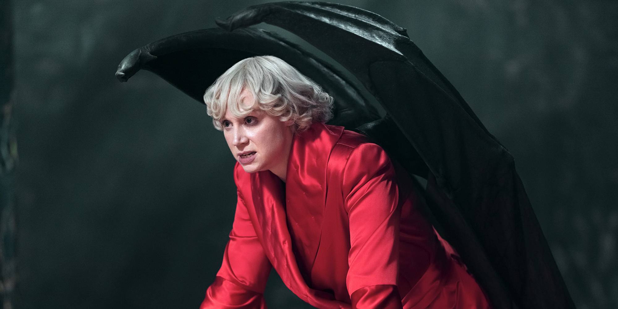 Люцифер наклоняется к столу в «Сон»