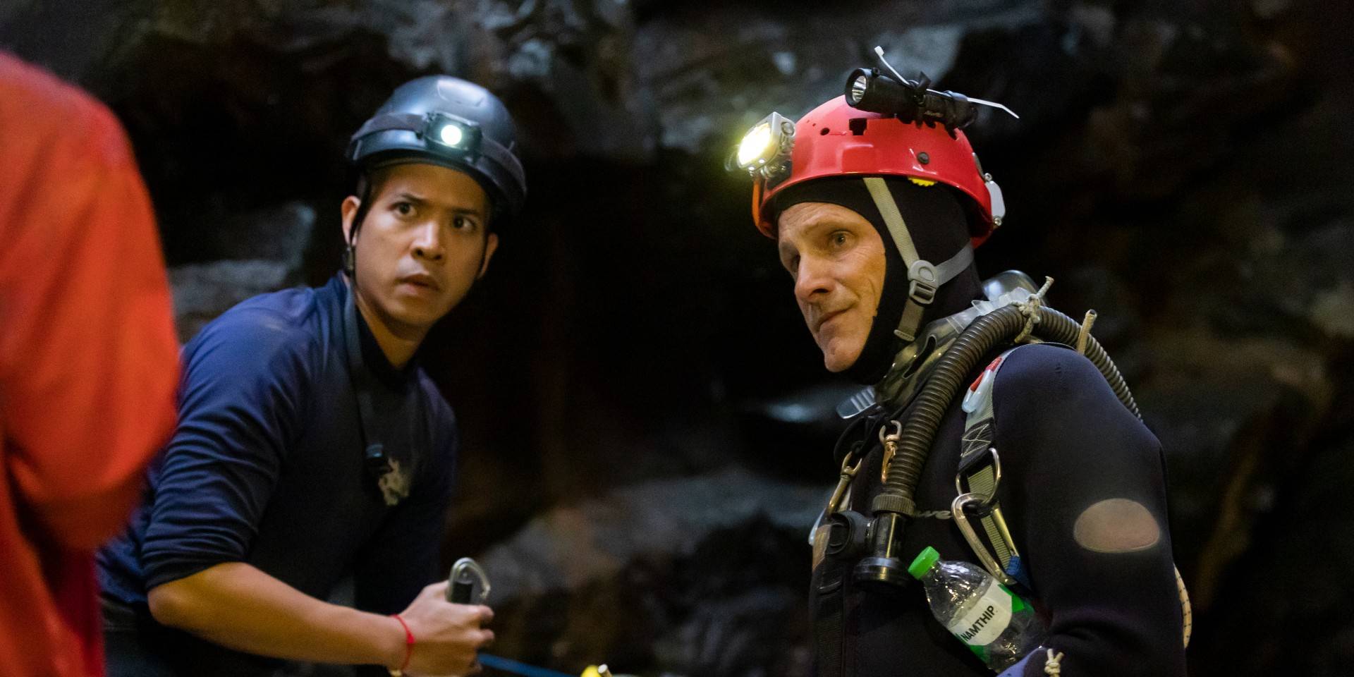 Тира Чуттикул и Вигго Мортенсен в "Тринадцать жизней"