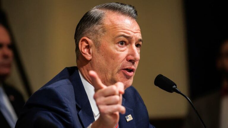 В Конгрессе сравнили сотрудников ICE с нацистами и гестапо в ходе ожесточенной дискуссии