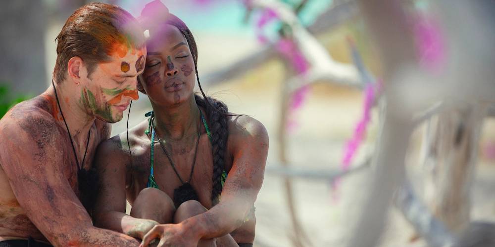 Ник и Джава позируют вместе с краской в Too Hot To Handle 4