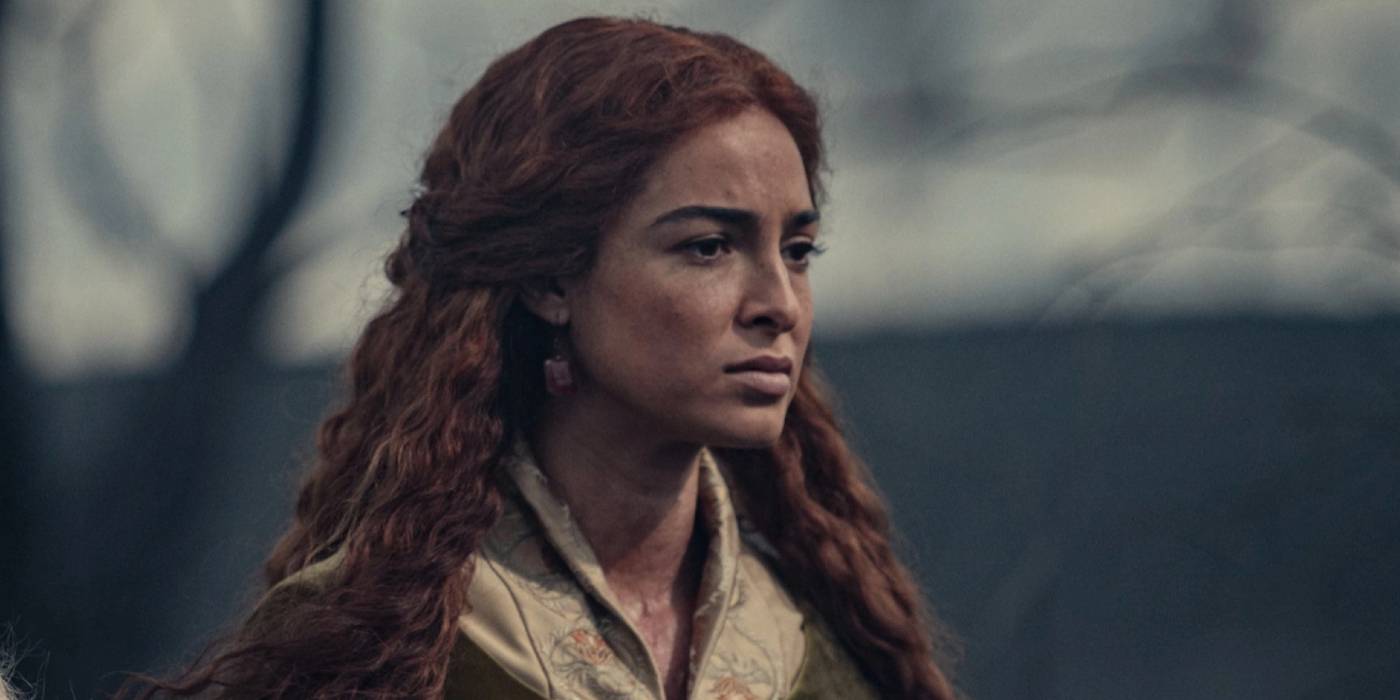 Трисс смотрит вдаль с выражением беспокойства на лице в "Ведьмак".