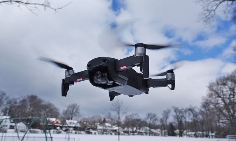 DJI оспаривает решение FCC о запрете импорта и продажи беспилотников в США