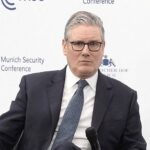 Стаммер отправляет британскую группу для реагирования в Арктике, ссылаясь на растущую угрозу со стороны России, в то время как Трамп продвигает сделку с Гренландией.