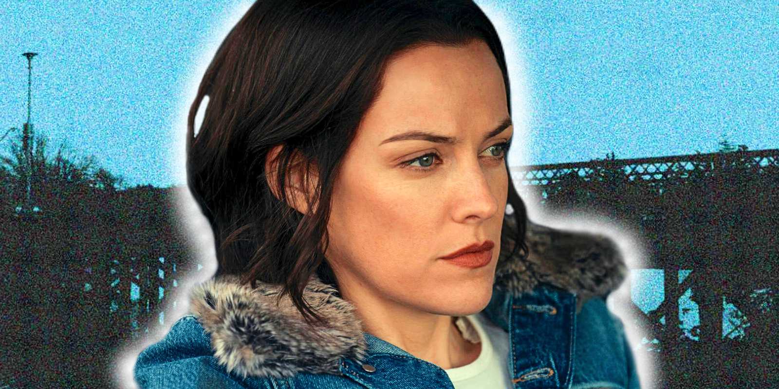 Рэбека Годри смотрит в сторону перед обложкой книги "Под мостом"