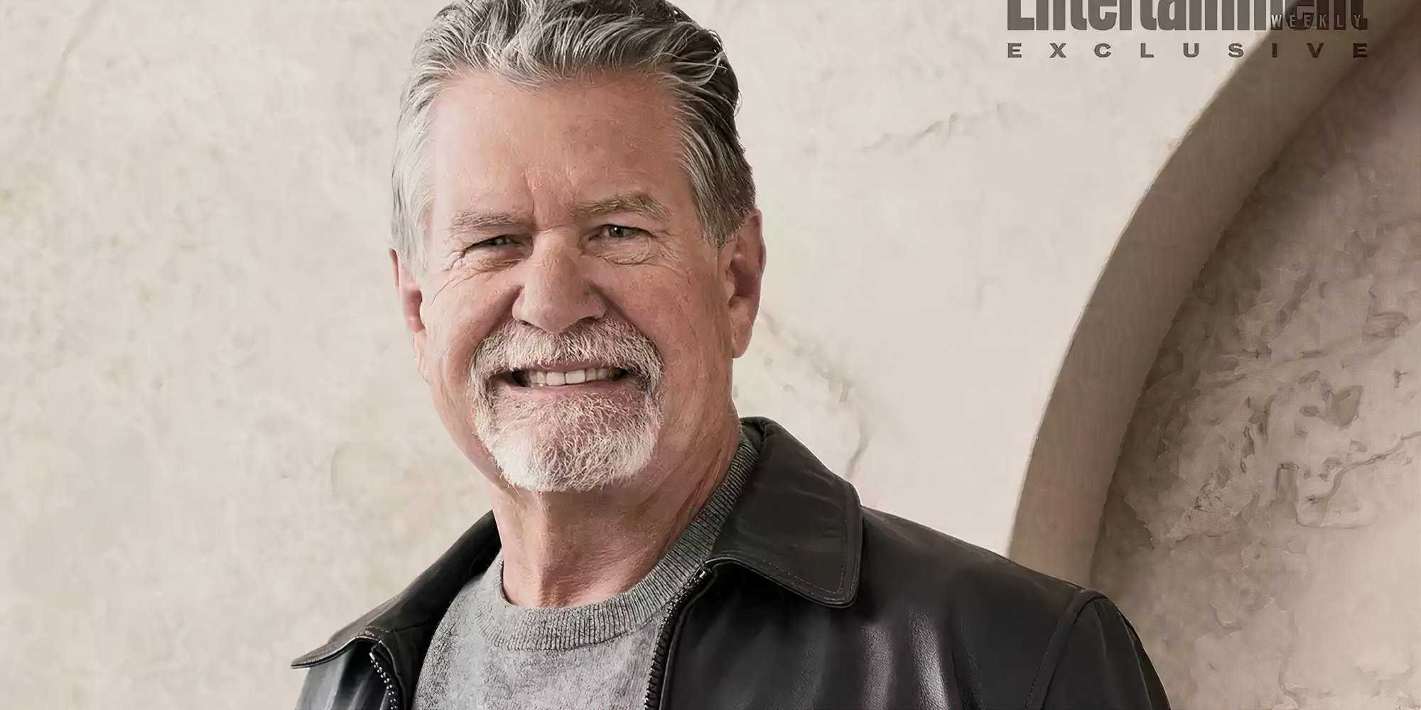 the golden bachelorette jack lencioni широко улыбается, в кожаной куртке