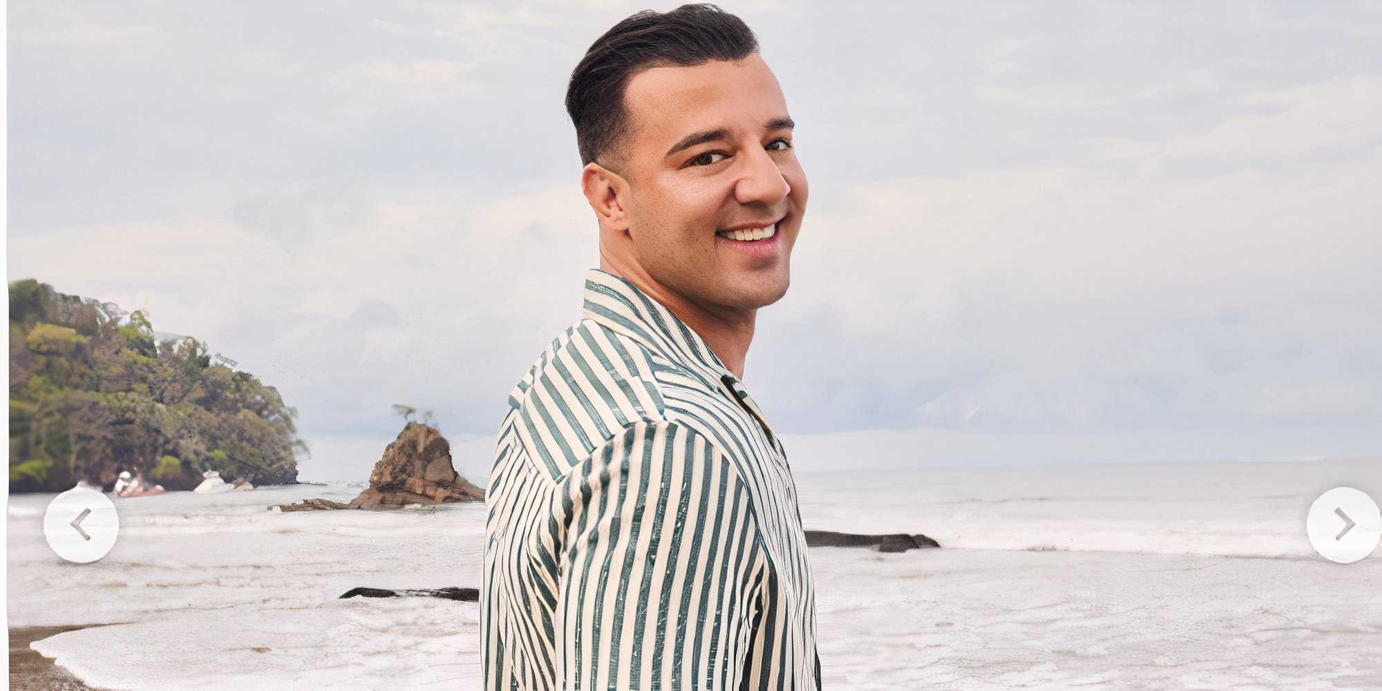 Брайан Аутз, участник The Bachelorette, улыбается на пляже