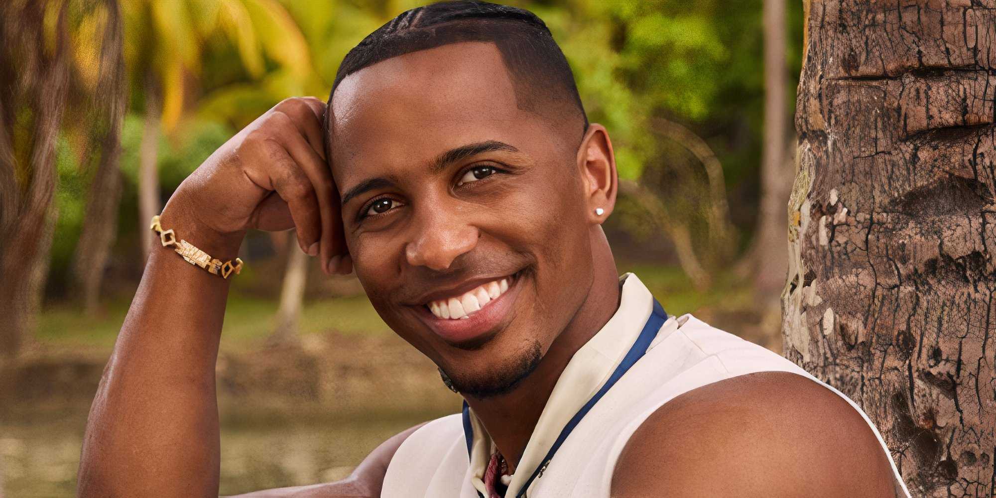 Рики Мартин, участник Bachelor In Paradise, улыбается на пляже