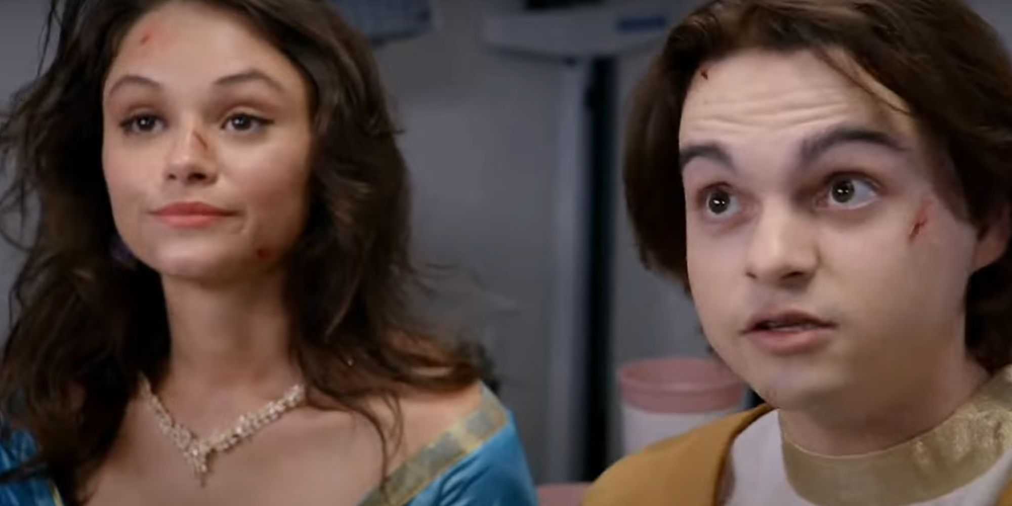 Charlotte Foundation-Jardim как Бетни Боргват и Макс Беркхольдер как Джон Беннет, оба персонажа одеты в костюмы из мультфильма "Аладдин" в телешоу *Ted*