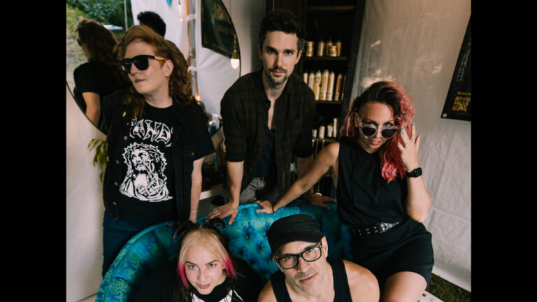 War on Women объявили о новом альбоме «Time Under Tension» и выпустили сингл «Messages Unsent»