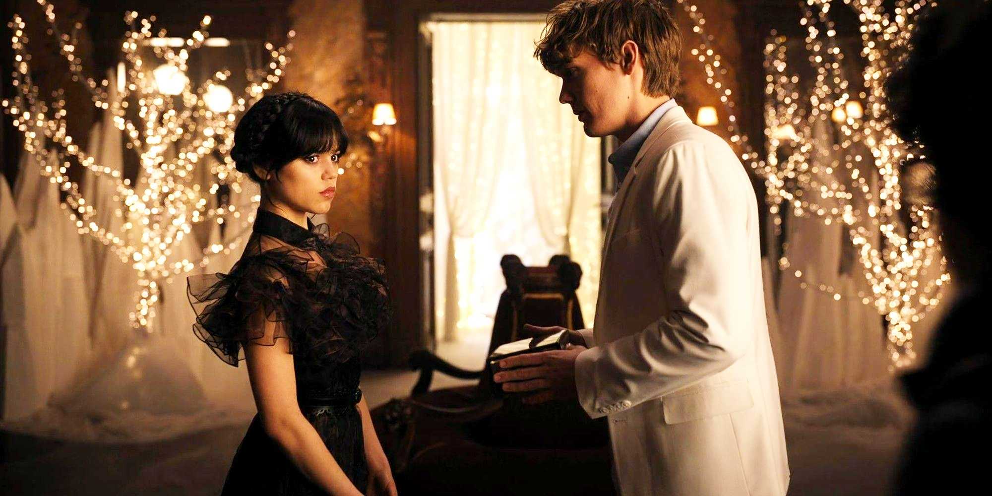 Дженна Ортега и Хантер Дохан в роли Тайлера Галпина, идущего на танцы в 8 эпизоде "Wednesday"