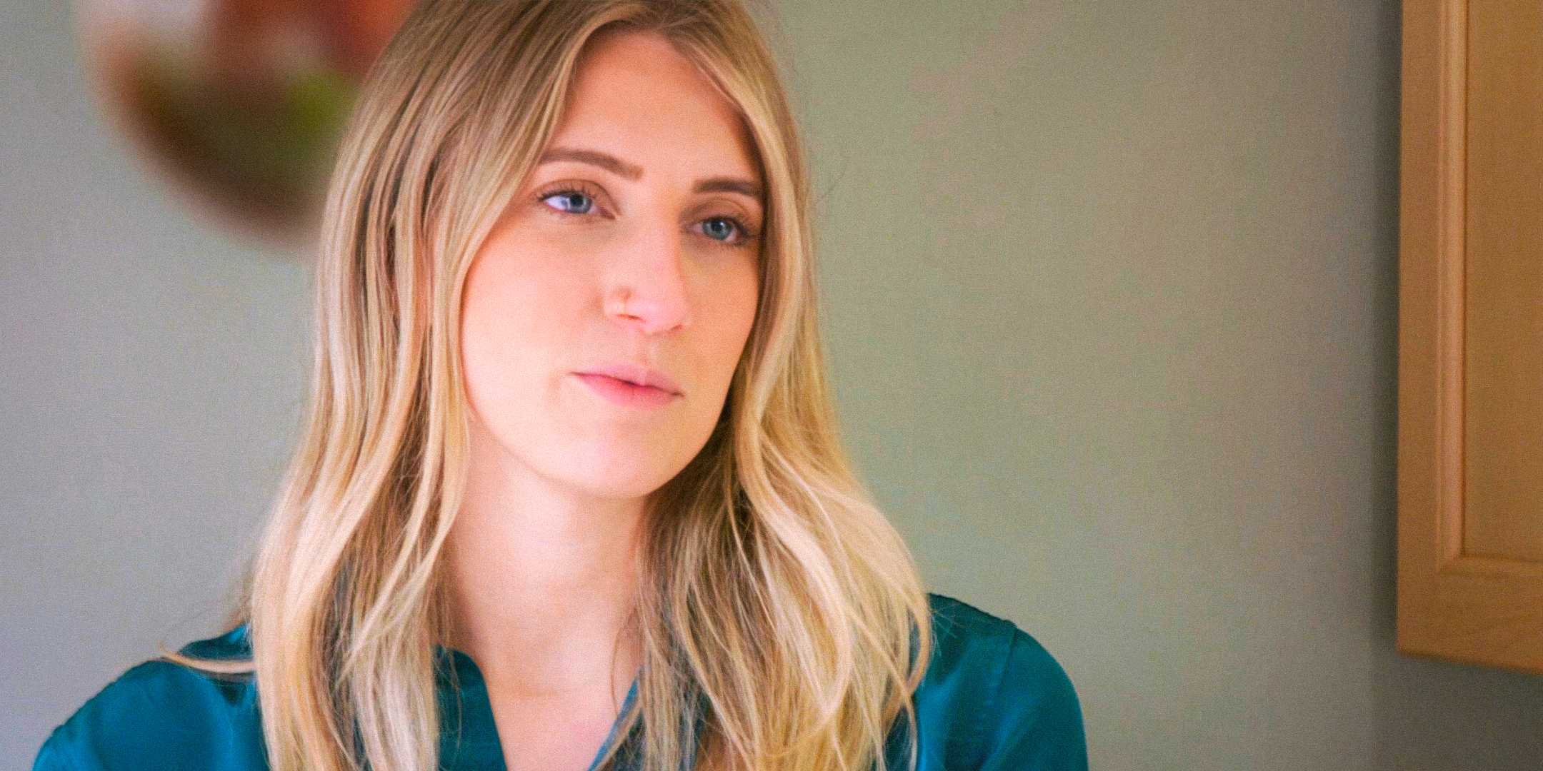 Оливия Плат из Welcome To Plathville с серьезным выражением лица