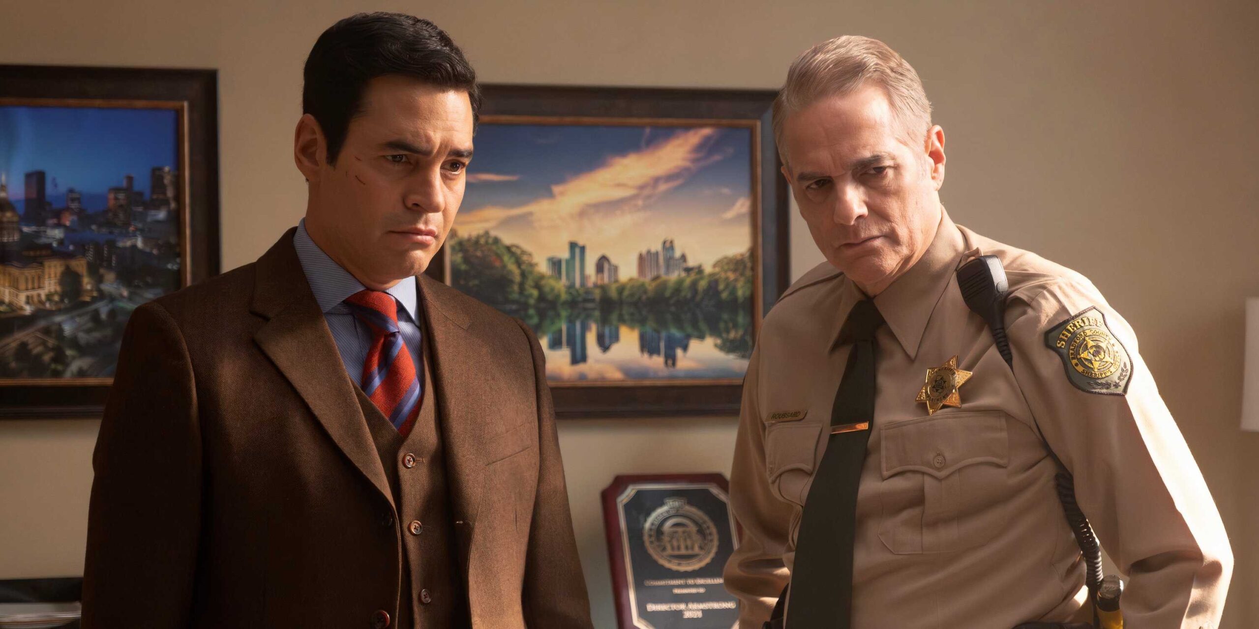 Вилл Трент и шериф Кельб Рассард в 3-й серии *Will Trent*, эпизод 17