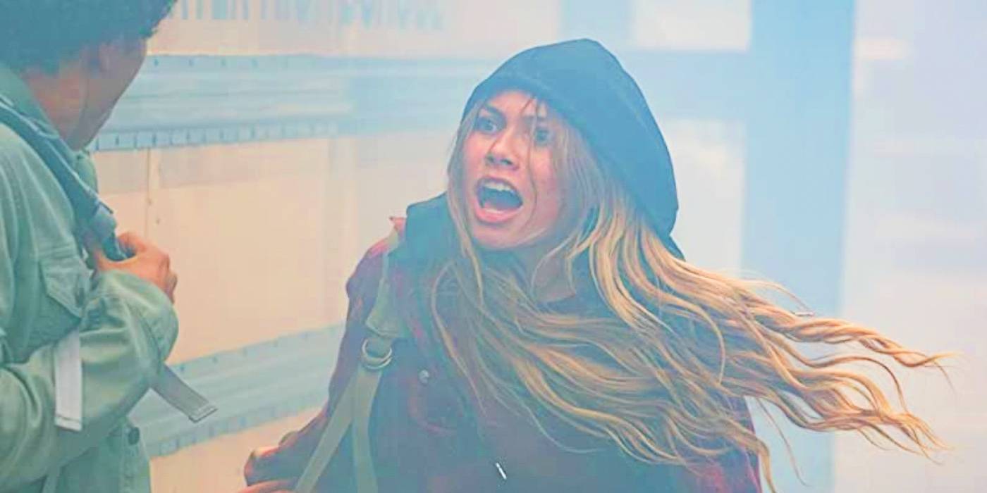 Белла Шепард в роли Блейк Наваро в "Волк-Пак"