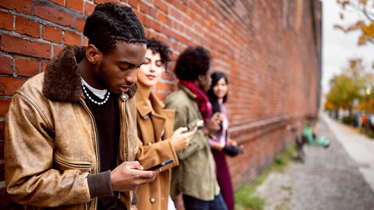 Как новые интернет-термины формируют ваше восприятие и контроль над цифровой реальностью