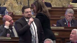 Делегаты в Пенсильвании отменили резолюцию о Международном женском месяце после требования определить «женщину»