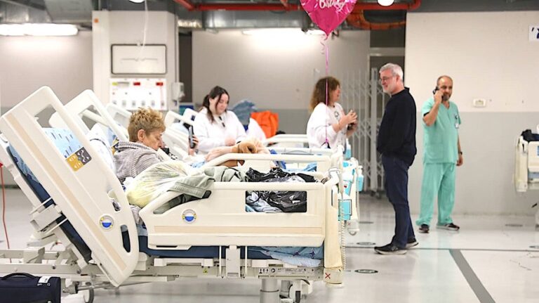 Израильские больницы переводят критические операции под землю на фоне ракетных обстрелов