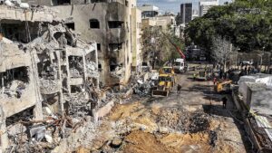 Израиль сталкивается с масштабными ракетными атаками и сложной тактикой со стороны Ирана и Хезболлы