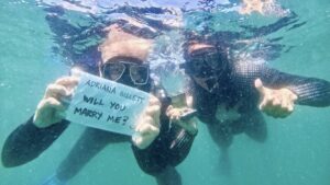 Джеймс Хэтфилд из Metallica сделал предложение супруге во время погружения с акулами