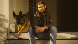 Noah Kahan выпускает новую песню «Porch Light», размышляя о своей славе