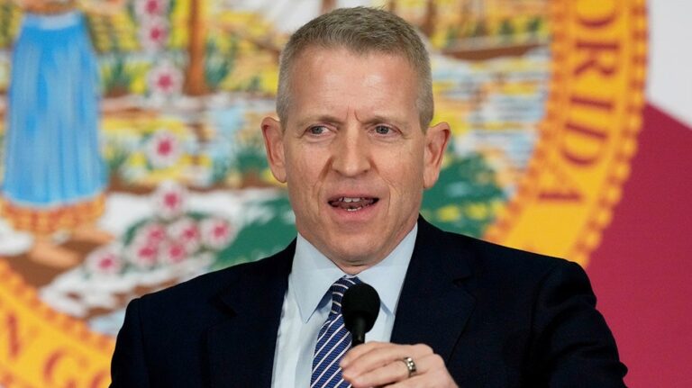 В Флориде кандидат в губернаторы предлагает навсегда запретить иммиграцию мусульман из-за разногласий с американскими ценностями