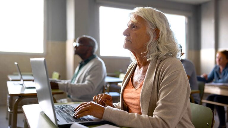 Почему вдовы и разведённые женщины становятся мишенью для финансовых мошенников