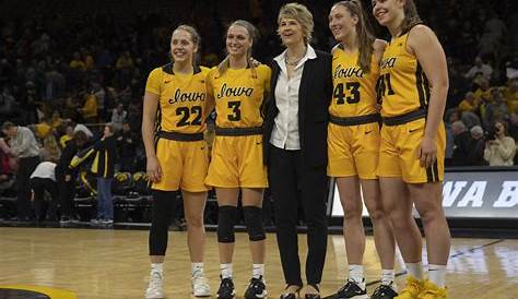 Женские тренеры по баскетболу в Айове оглядываются на сильный регулярный сезон