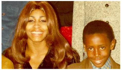 После трагедии, исследующей влияние смерти Ронни Чиса, Тина Тернер говорит о сыне в скорби, я закрываю глаза