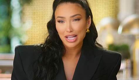 Кристин Куинн — икона в современном развлекательном сериале «Бухта жизни» (англ. Tlks Bout Life Fter)