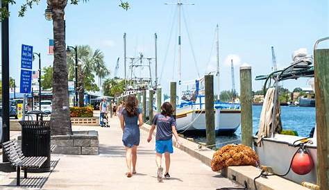 В день рождения друзей Тарпона Спрингса на Facebook есть пляжи в Спрингс-Флорида?