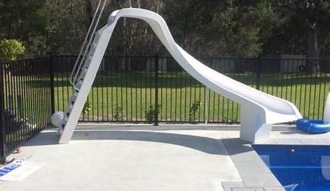 Слайд для бассейна используется для продажи крупнейшего завода по производству наземных стекловолокон