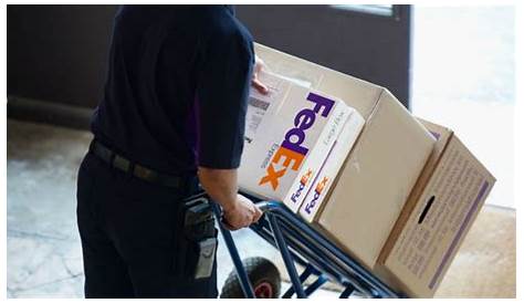 Fedex нанимает тысячи сезонных сотрудников в Чикаго