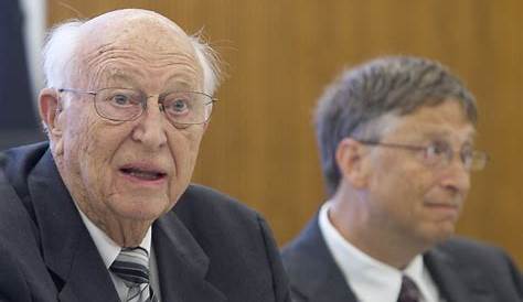 Загадочное фото Билла Гейтса-старшего с живыми дальнемикротами умерло в 94 года