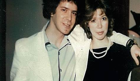 Невоспетая героиня раскрывает скрытую историю Лу Ридса, супруг слышит самого известного демо-героина Рида