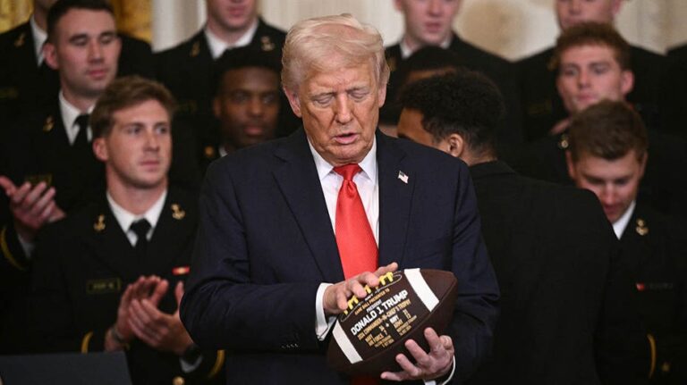 Президент Трамп собирается провести мероприятие по реформированию студенческого спорта, вызывающее споры и вопросы