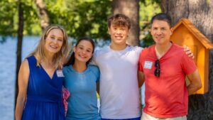 В Нью-Йорке семья ищет донора для спасения подростка от опасной костномозговой недостаточности