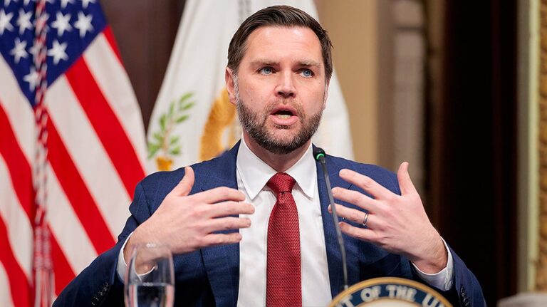 Вице-президент Ванс заявил о возврате антирискованных мер и создал новую команду по борьбе с мошенничеством